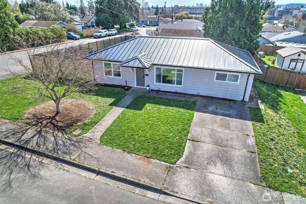 Photo of 2316 7th Street, Everett, WA 98201 (MLS # 2497424)