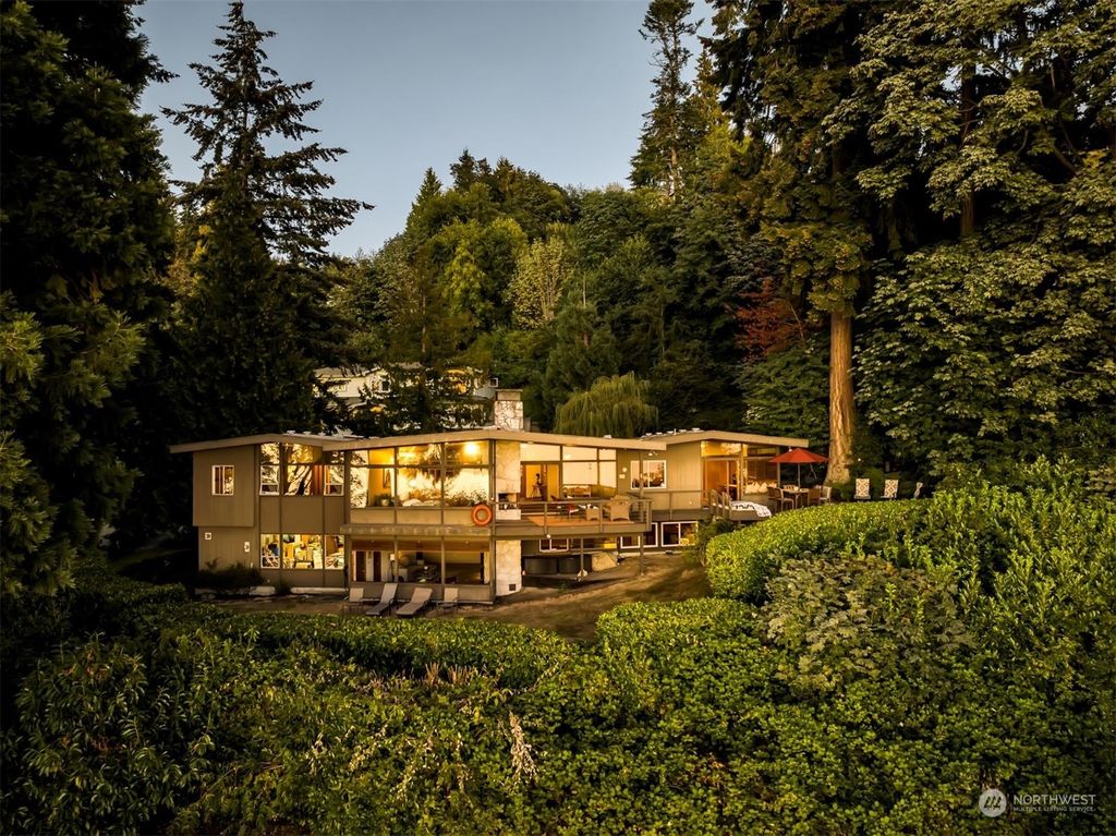 Photo of 16010 73rd Place W, Edmonds, WA 98026 (MLS # 1998227)