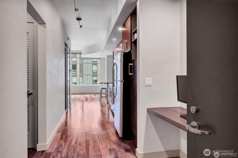 910 Lenora Street S1004
