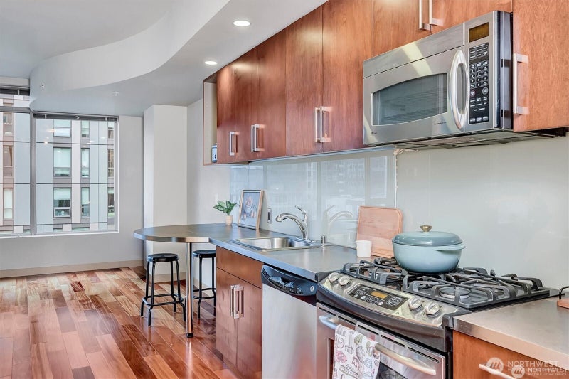 910 Lenora Street S1004