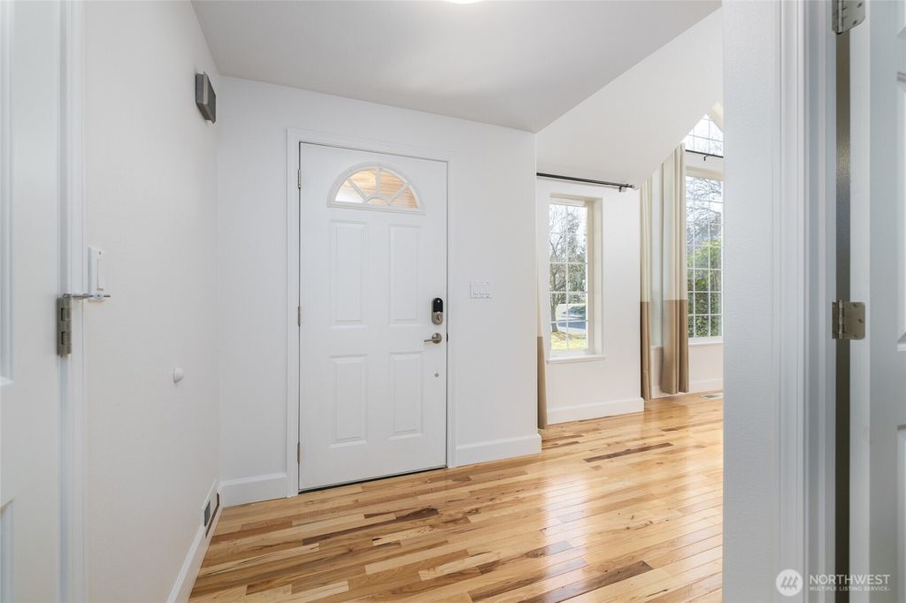 Photo of 2419 SW Capital Drive, Oak Harbor, WA 98277 (MLS # 2472041)