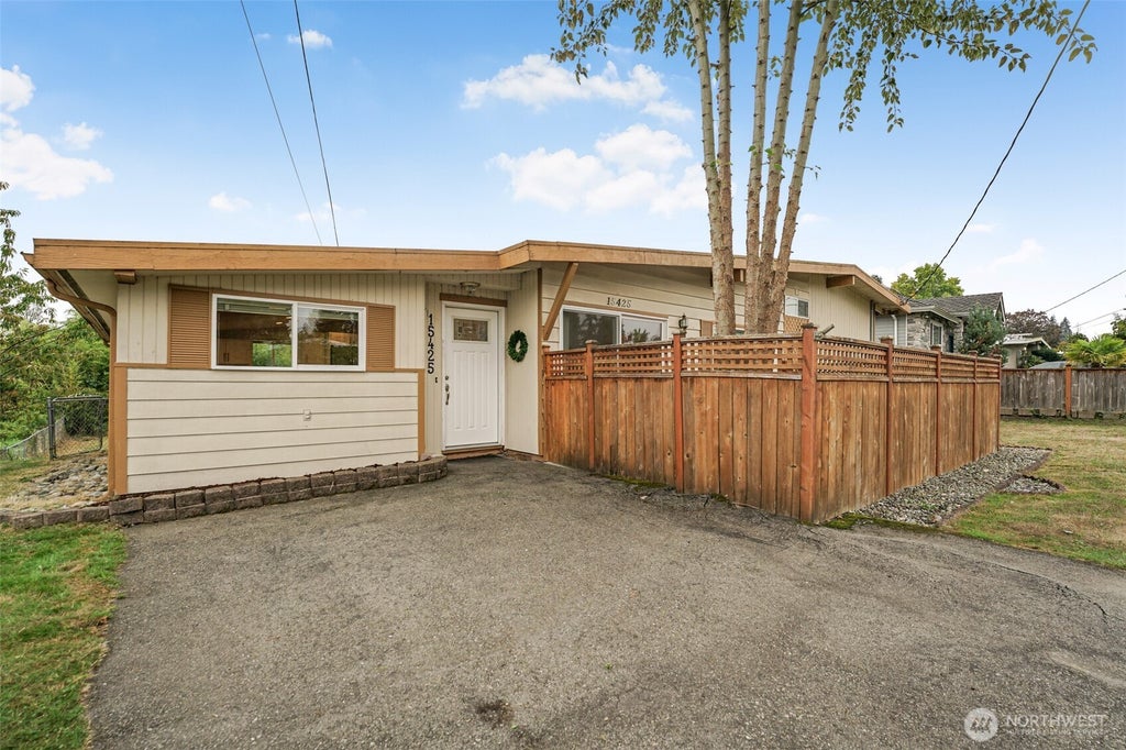 Photo of 15425 SE 11th Street, Bellevue, WA 98007 (MLS # 2590773)