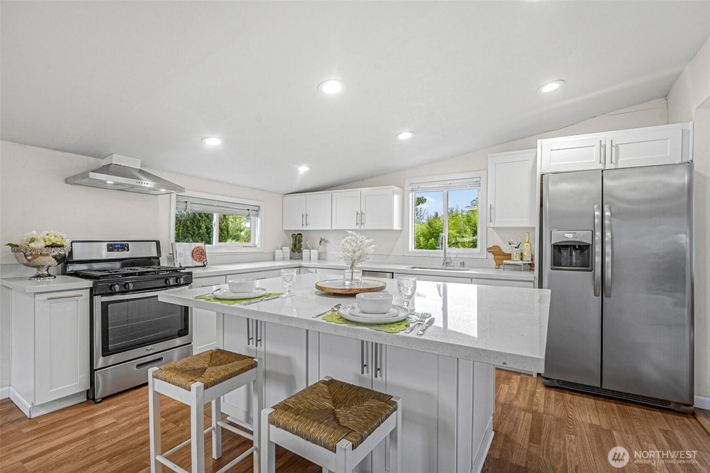 Photo of 15425 SE 11th Street, Bellevue, WA 98007 (MLS # 2590773)