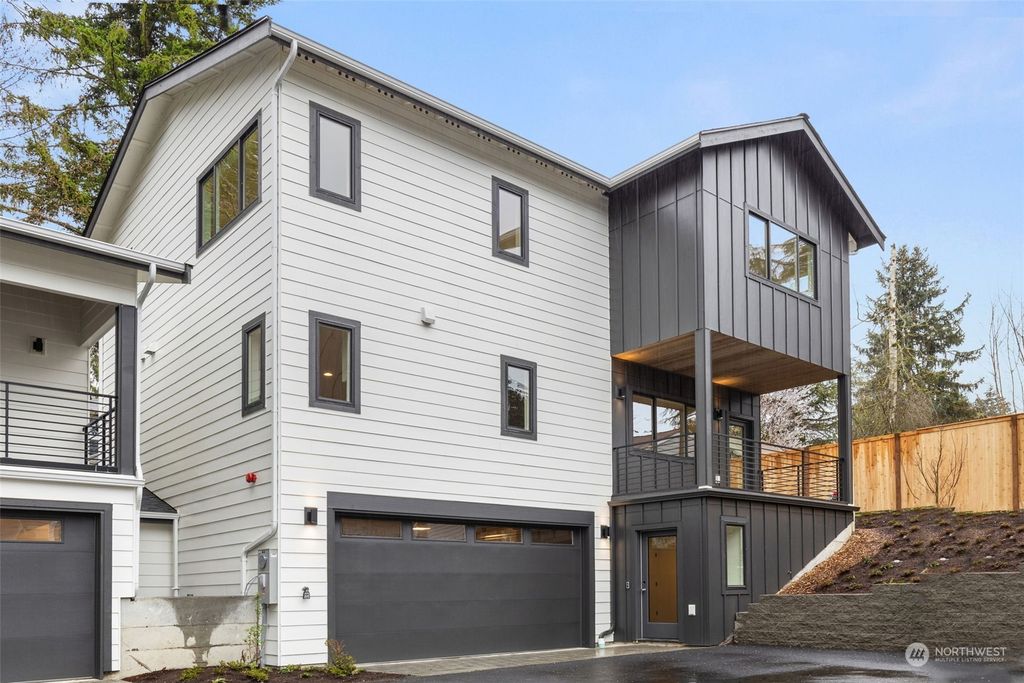 Photo of 10046 Ravenna Avenue NE, Seattle, WA 98125 (MLS # 2055217)