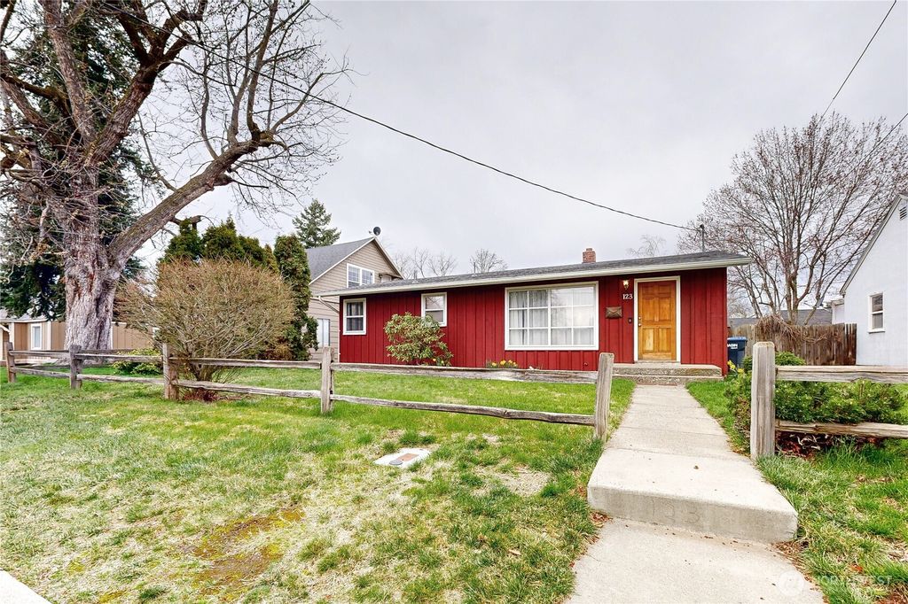 Photo of 123 N Blue Street, Walla Walla, WA 99362 (MLS # 2494203)