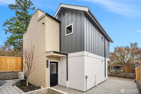 Photo of 5026 35th Avenue NE, Seattle, WA 98105 (MLS # 2484621)