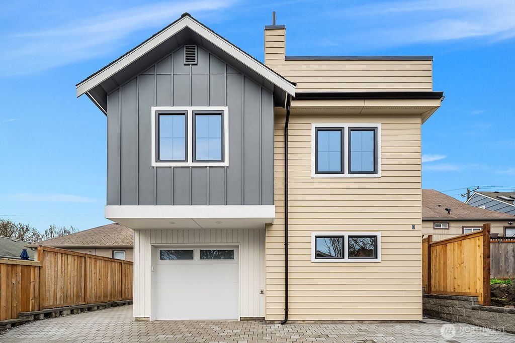 Photo of 5026 35th Avenue NE, Seattle, WA 98105 (MLS # 2484621)