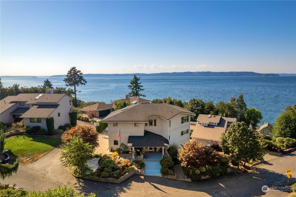 Photo of 28809 Soundview Drive S, Des Moines, WA 98198 (MLS # 2002501)