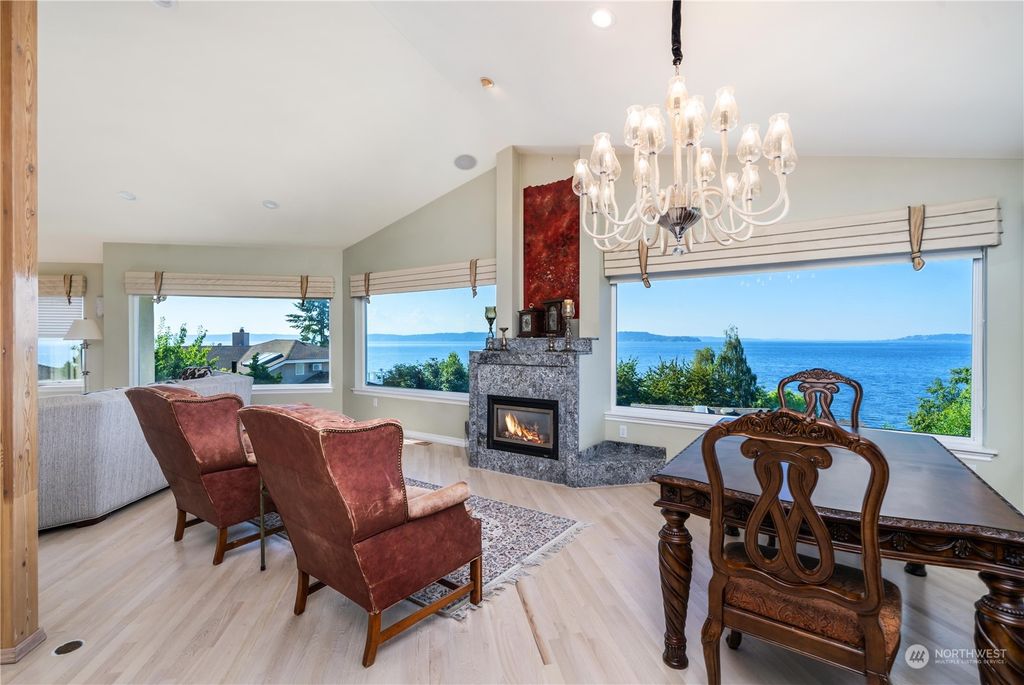 Photo of 28809 Soundview Drive S, Des Moines, WA 98198 (MLS # 2002501)