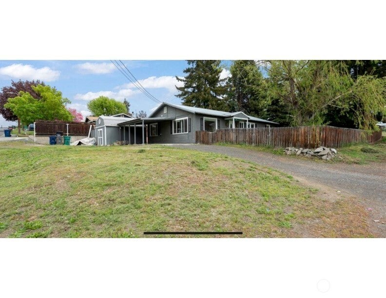 1591 NE 3rd Street NE