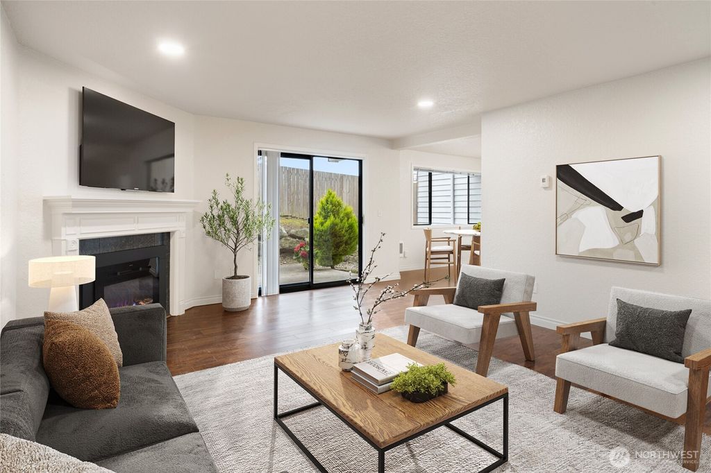 Photo of 15416 40th Avenue W #5, Lynnwood, WA 98087 (MLS # 2352787)