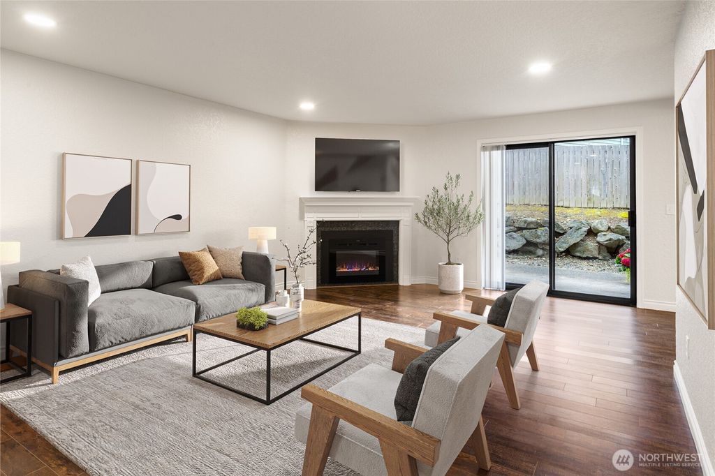 Photo of 15416 40th Avenue W #5, Lynnwood, WA 98087 (MLS # 2352787)