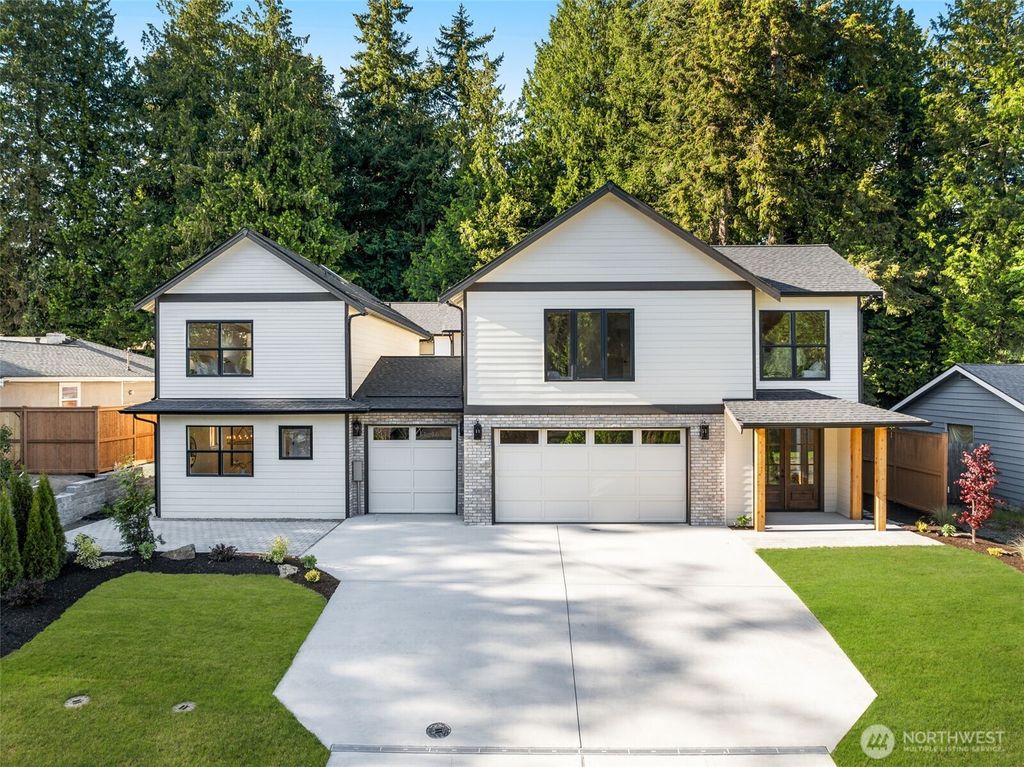 Photo of 10604 NE 137th Place, Kirkland, WA 98034 (MLS # 2484016)