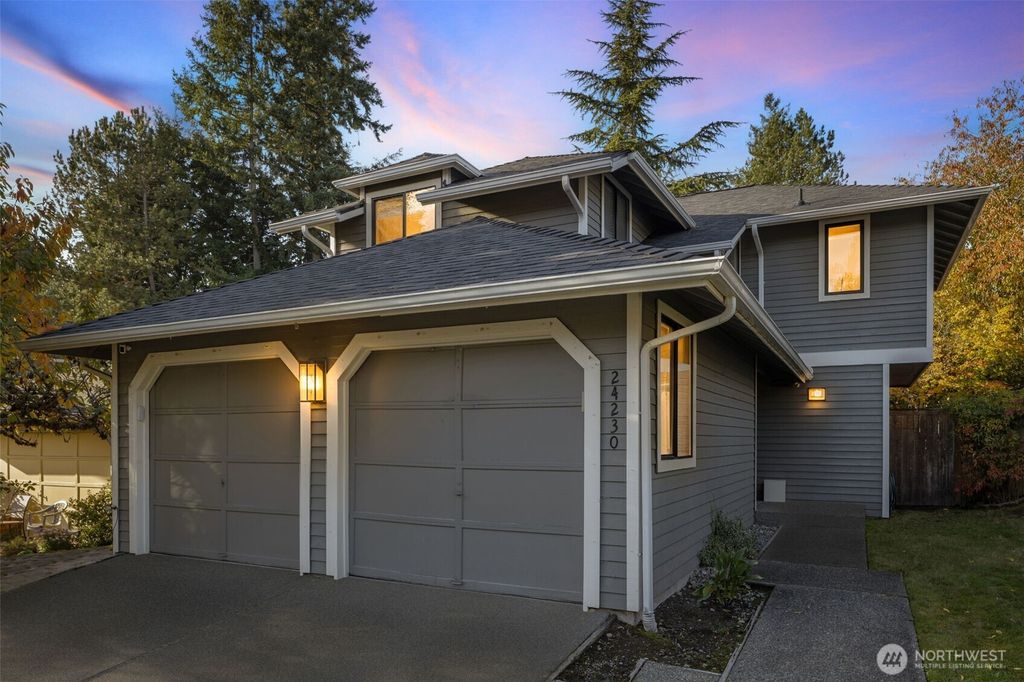 Photo of 24230 SE 44th Street, Sammamish, WA 98029 (MLS # 2447693)