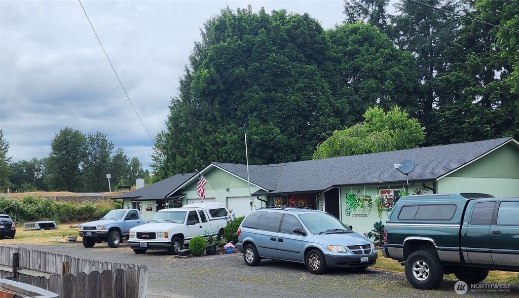 Photo of 751 6th Avenue SW, Castle Rock, WA 98611 (MLS # 2456578)