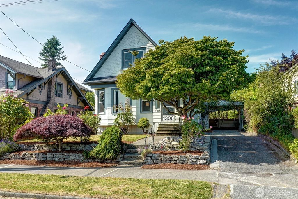 Photo of 1306 NE 68th Street, Seattle, WA 98115 (MLS # 2395230)