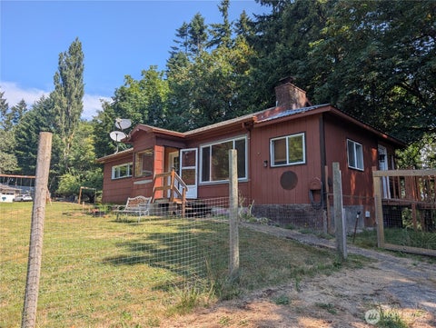 Photo of 360 Holcomb RD, Kelso, WA 98626 (MLS # 2558333)