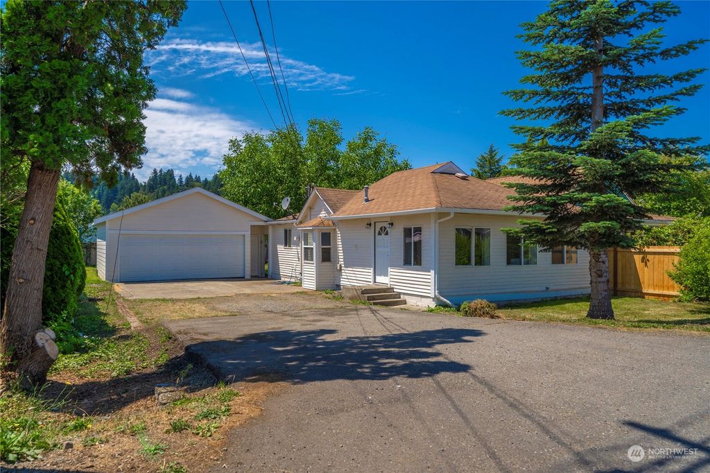 Photo of 35 Main Street, Algona, WA 98001 (MLS # 2133015)