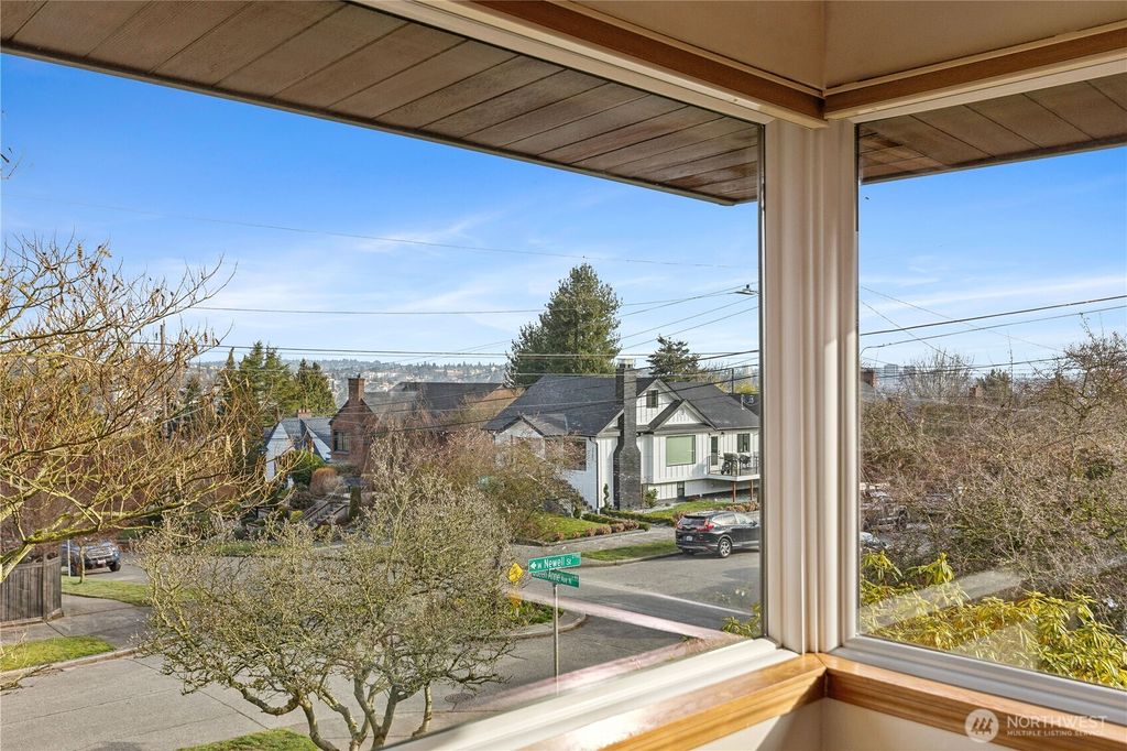 Photo of 2617 Queen Anne Avenue N, Seattle, WA 98109 (MLS # 2340298)