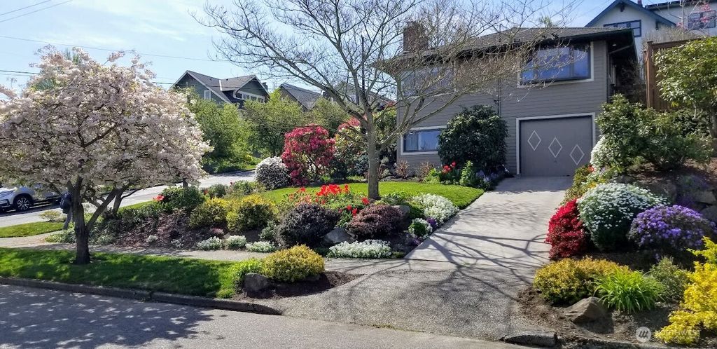 Photo of 2617 Queen Anne Avenue N, Seattle, WA 98109 (MLS # 2340298)