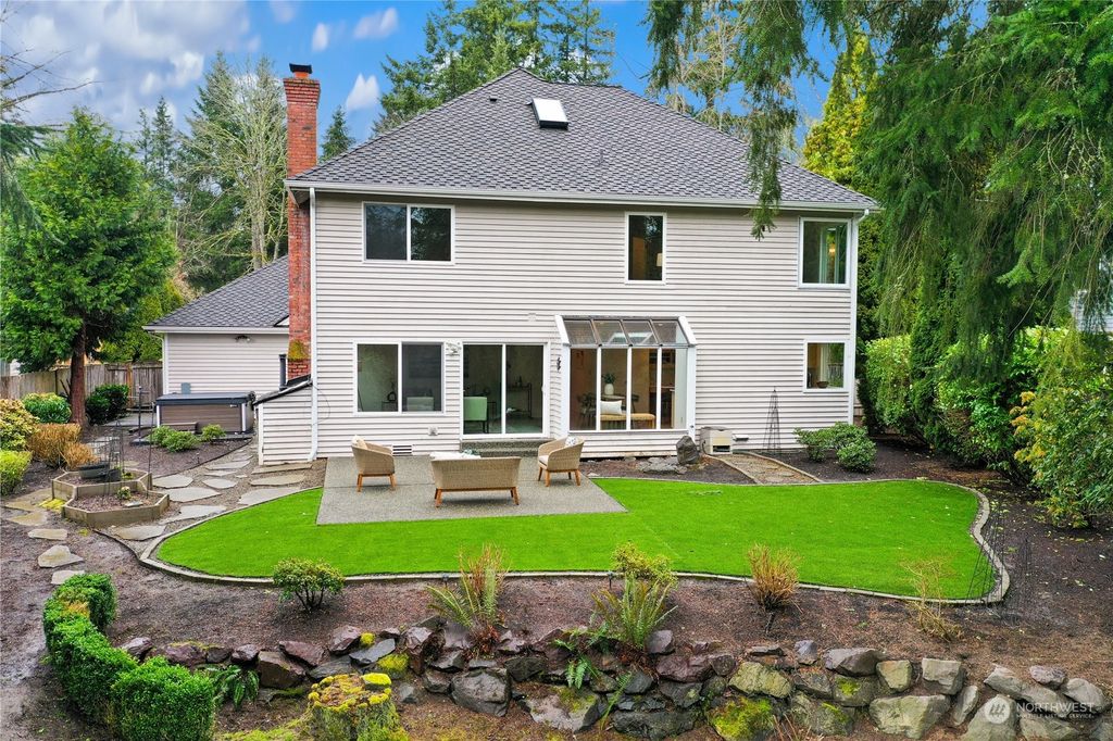 Photo of 21043 SE 28th Place, Sammamish, WA 98075 (MLS # 2202386)