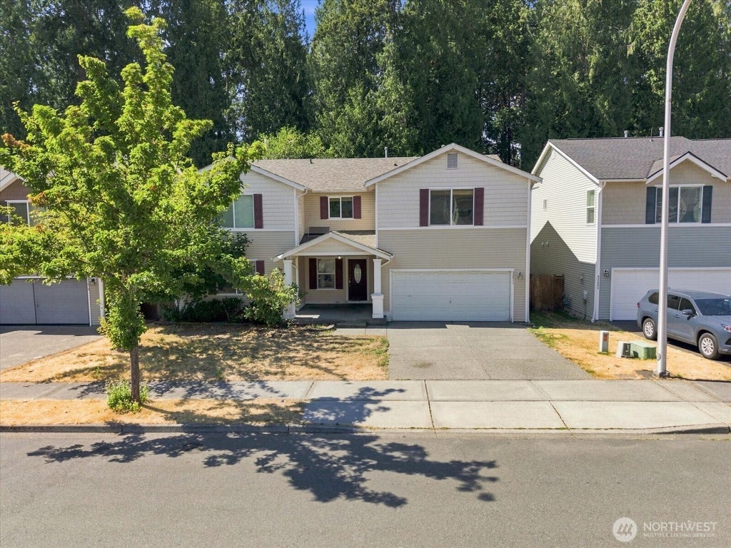 Photo of 33511 38th Ave S AVE, Federal Way, WA 98001 (MLS # 2574021)