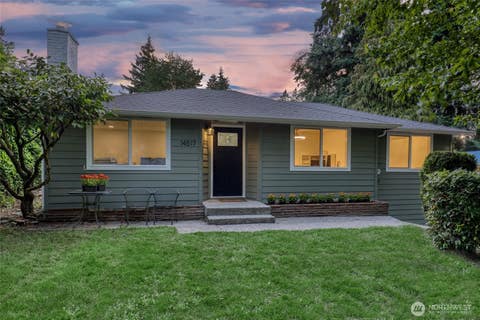 Photo of 14517 Meridian Avenue N, Shoreline, WA 98133 (MLS # 2481984)