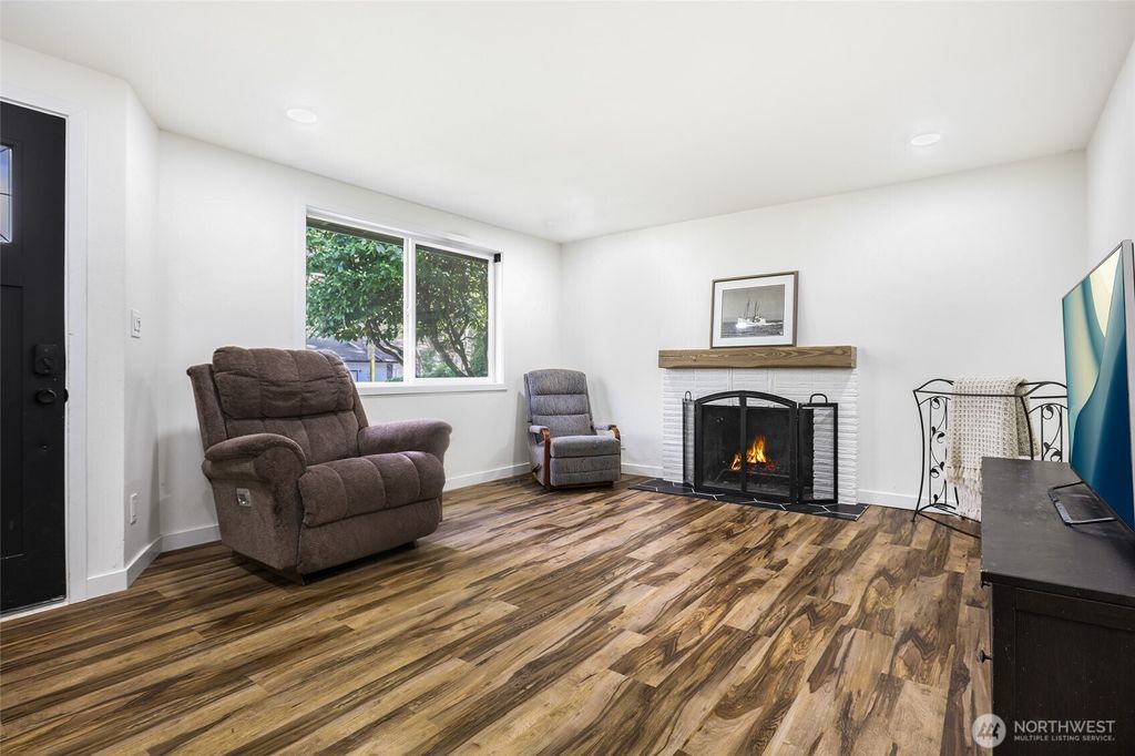 Photo of 14517 Meridian Avenue N, Shoreline, WA 98133 (MLS # 2481984)