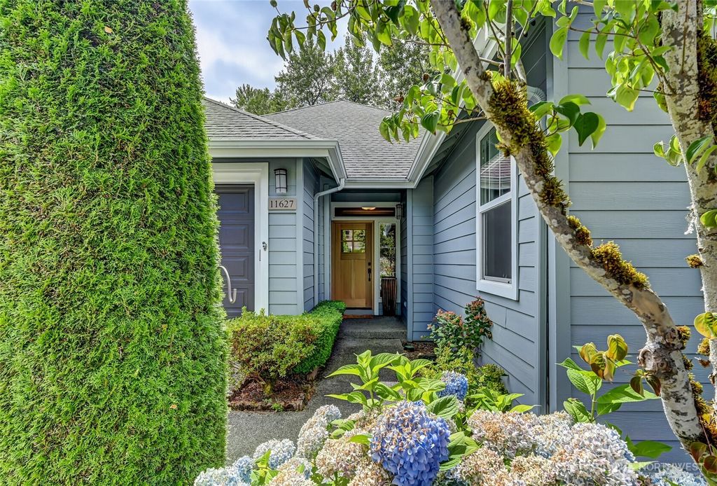 Photo of 11627 239th Avenue NE, Redmond, WA 98053 (MLS # 2411015)