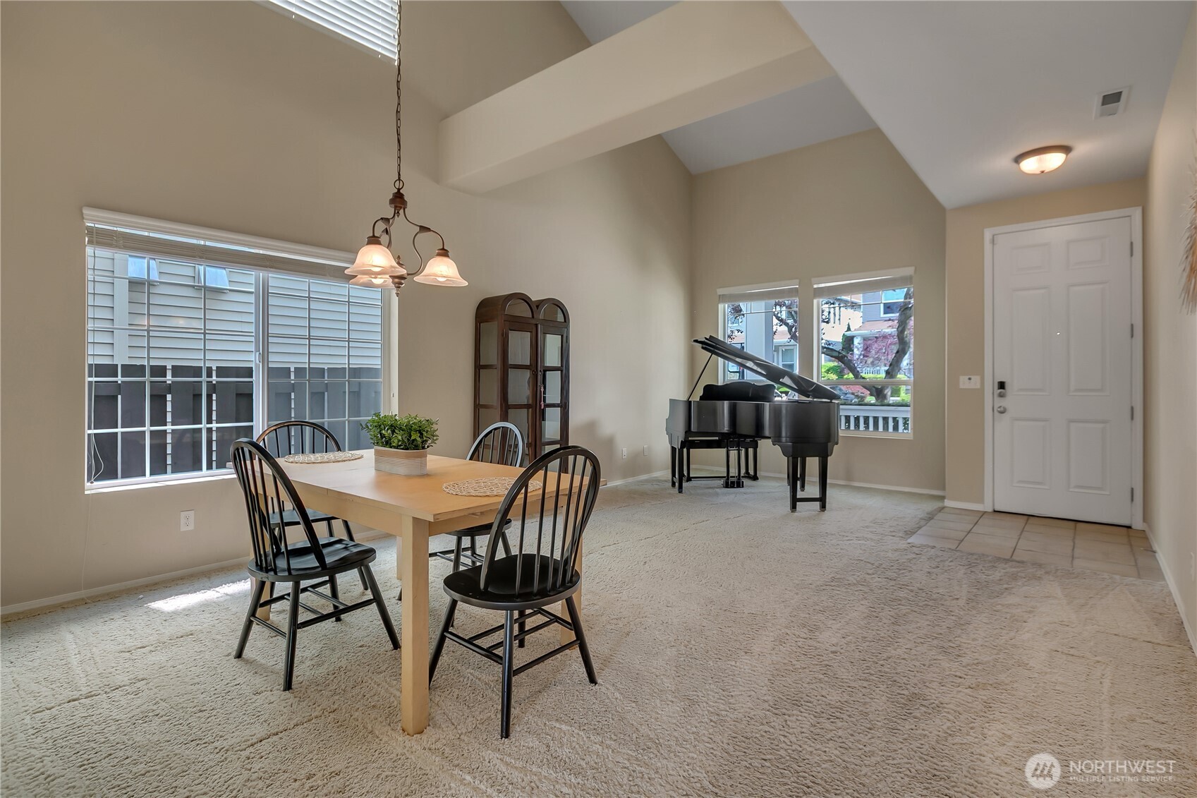 6633 Elizabeth Loop SE