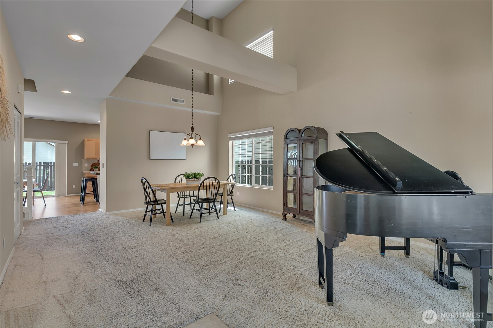 6633 Elizabeth Loop SE