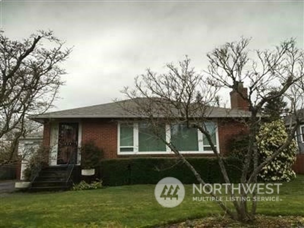 Photo of 524 NE 89th Street, Seattle, WA 98115 (MLS # 2311031)