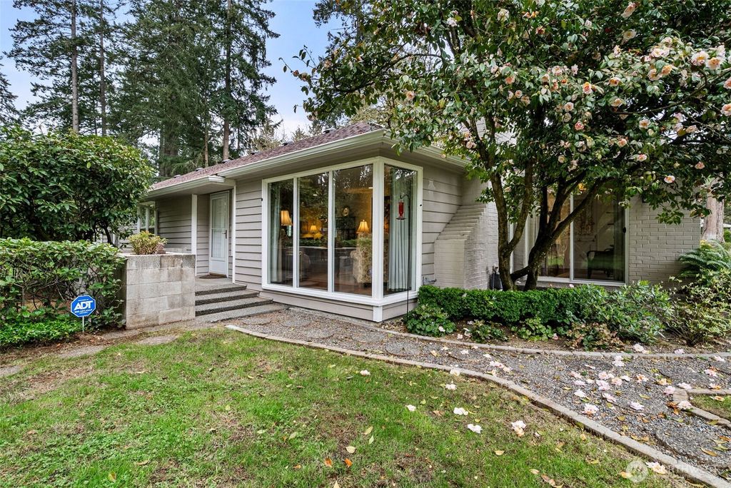 Photo of 6612 Linwood Lane SW, Lakewood, WA 98499 (MLS # 2511667)