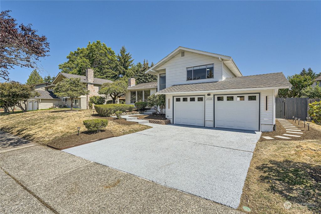 Photo of 2026 Anacortes Ave Ave NE, Renton, WA 98059 (MLS # 2275250)