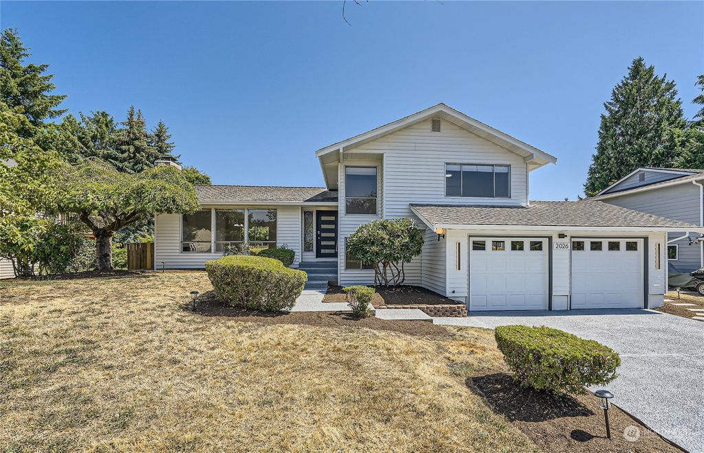 Photo of 2026 Anacortes Ave Ave NE, Renton, WA 98059 (MLS # 2275250)