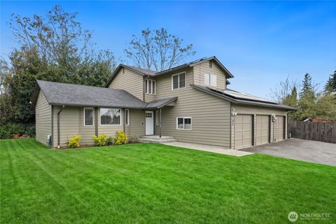 Photo of 206 W Marilyn Avenue, Everett, WA 98204 (MLS # 2518806)