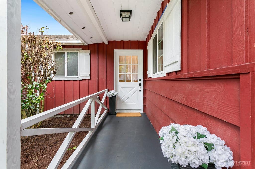 Photo of 8424 97th Street SW, Lakewood, WA 98498 (MLS # 2548316)