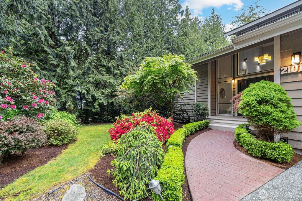 Photo of 21016 NE 33rd Pl, Sammamish, WA 98074 (MLS # 2407722)