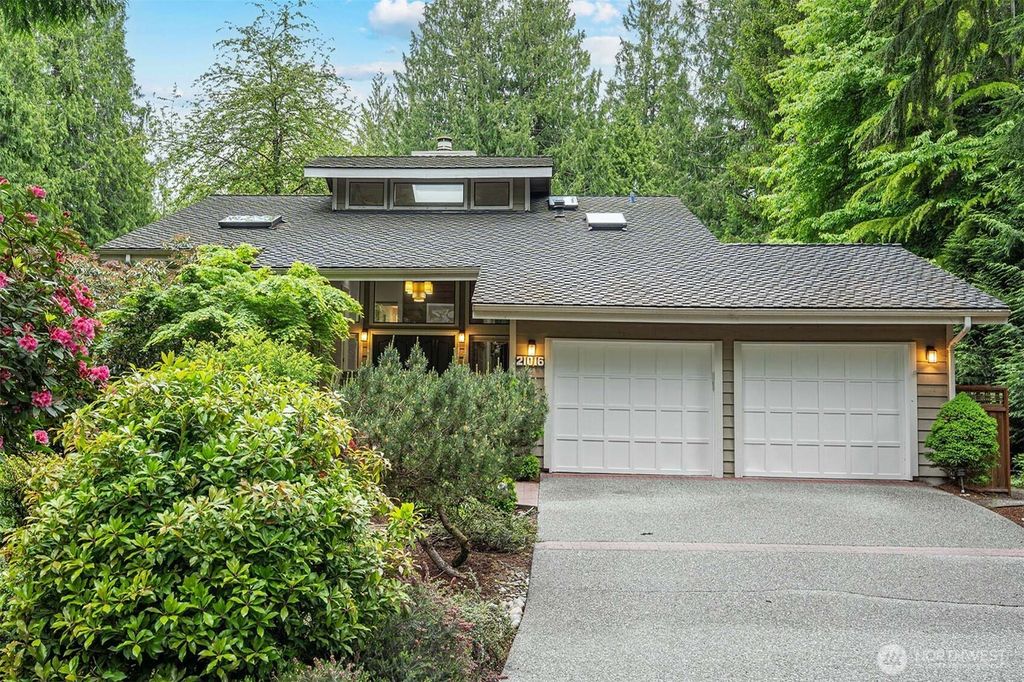 Photo of 21016 NE 33rd Pl, Sammamish, WA 98074 (MLS # 2407722)