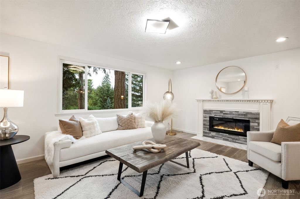 Photo of 14910 SE 47th Court, Bellevue, WA 98006 (MLS # 2461583)