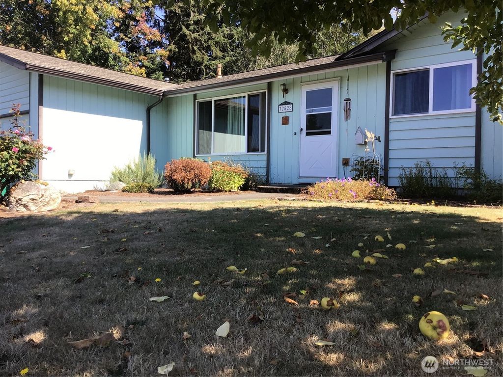 Photo of 32528 26th Avenue SW, Federal Way, WA 98023 (MLS # 2446800)