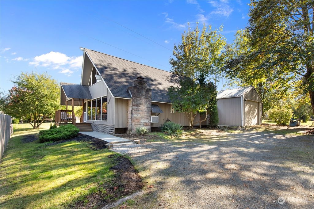 Photo of 12425 NE 95th Street, Kirkland, WA 98033 (MLS # 2298640)