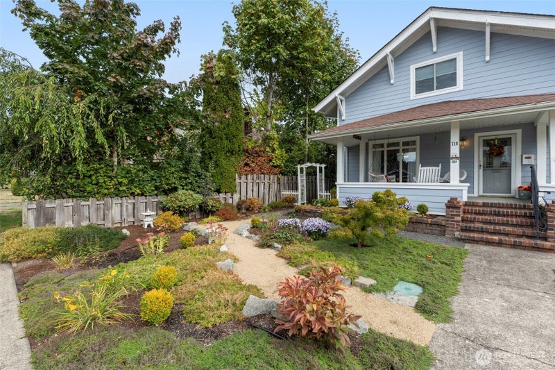 718 G Street