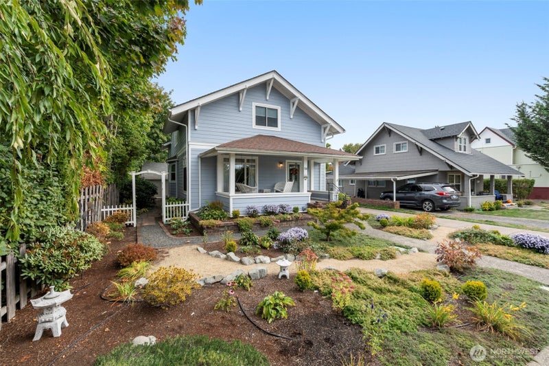 718 G Street
