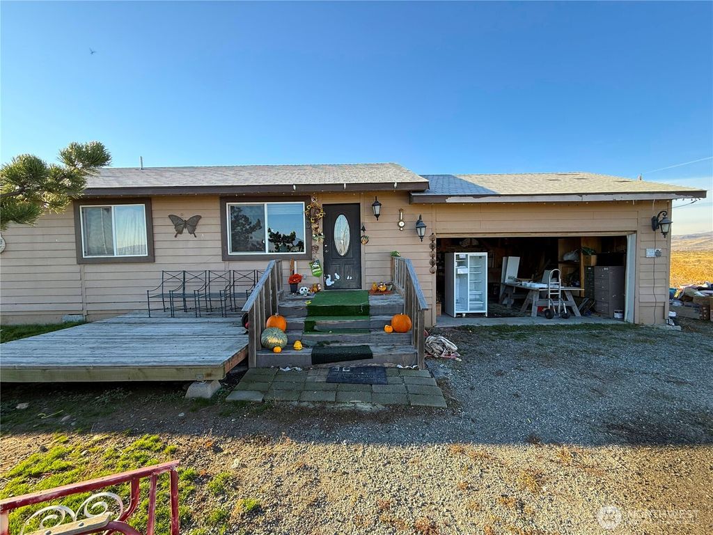 Photo of 33 Greenacres Road, Riverside, WA 98849 (MLS # 2456690)