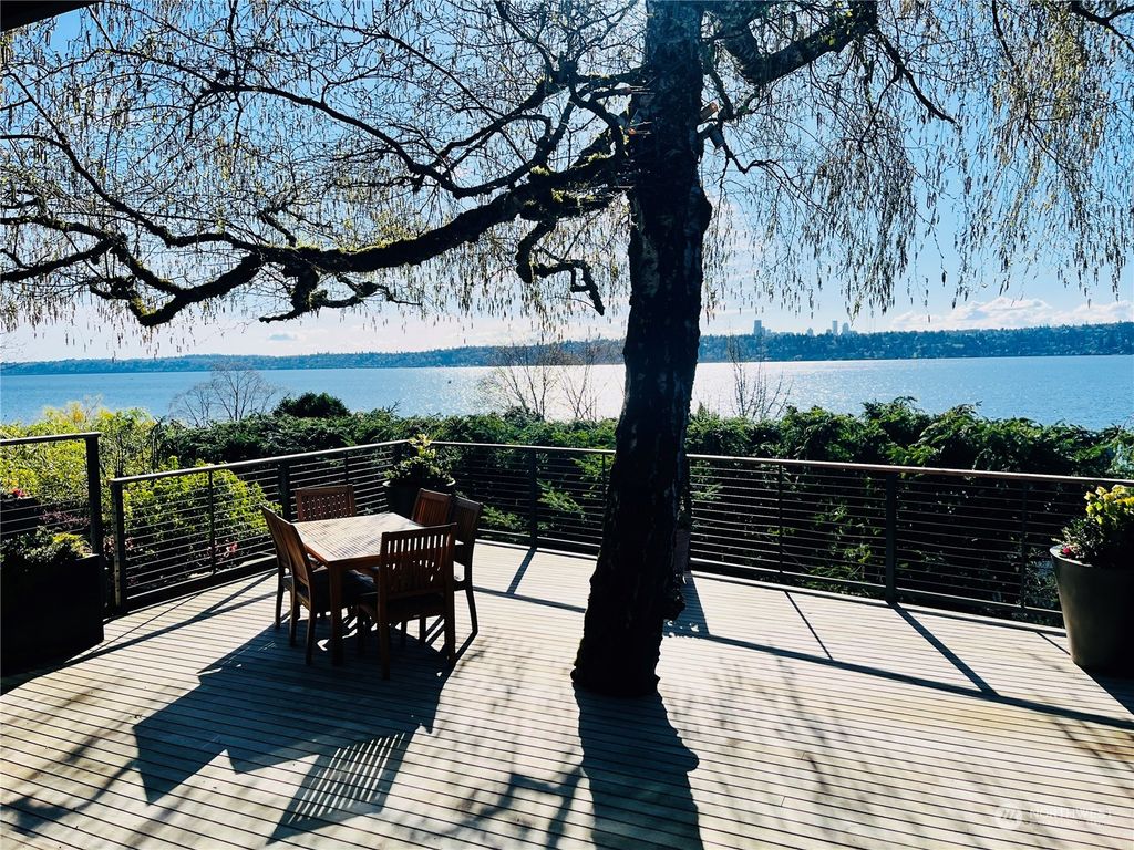 Photo of 1636 73rd Avenue NE, Medina, WA 98039 (MLS # 2213754)