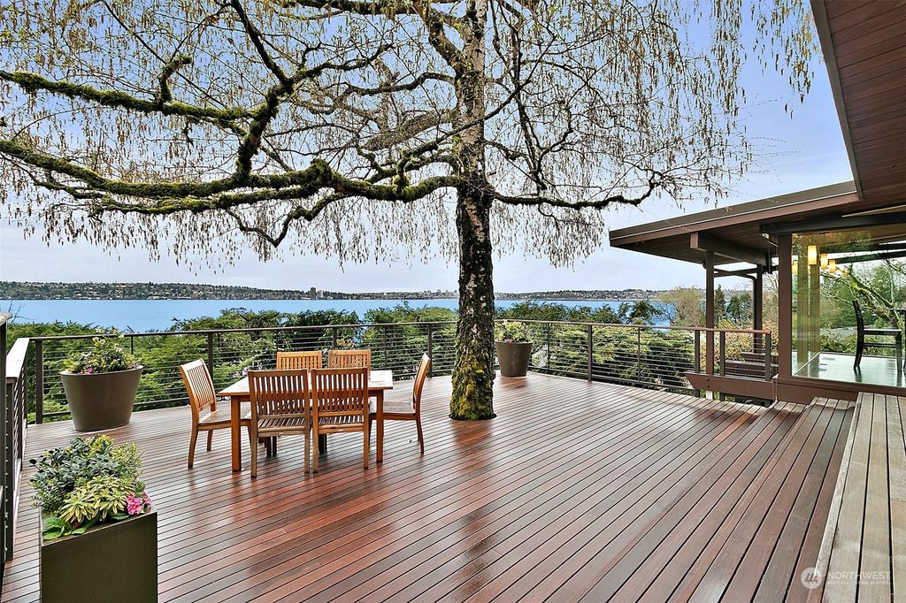 Photo of 1636 73rd Avenue NE, Medina, WA 98039 (MLS # 2213754)