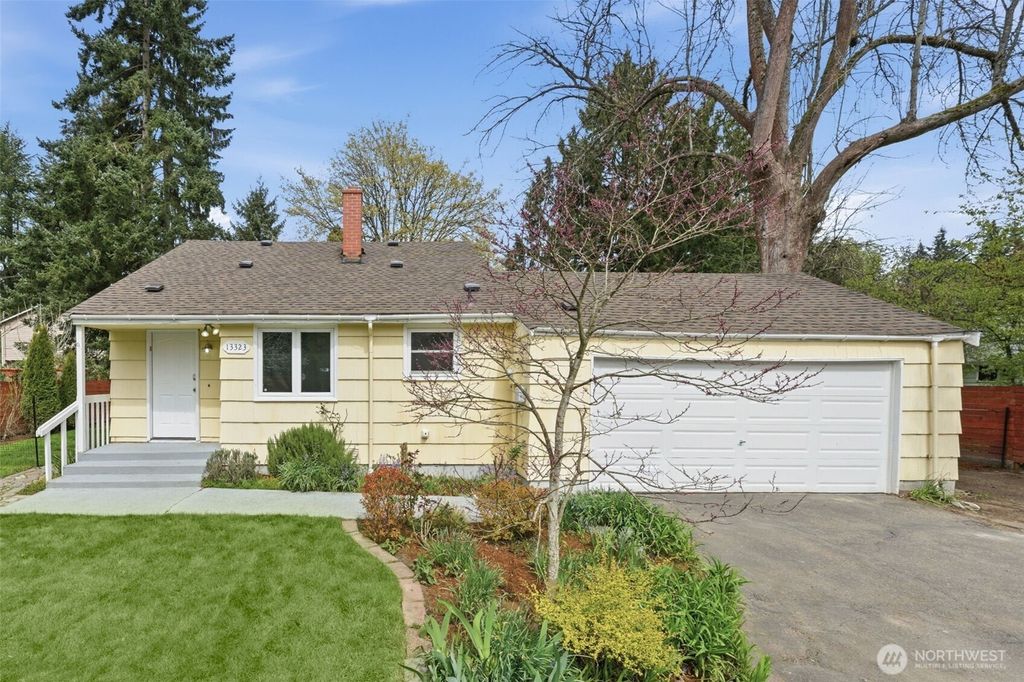 Photo of 13323 20th Avenue NE, Seattle, WA 98125 (MLS # 2503016)