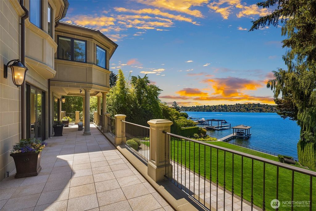Photo of Mercer Island, WA 98040 (MLS # 2400769)
