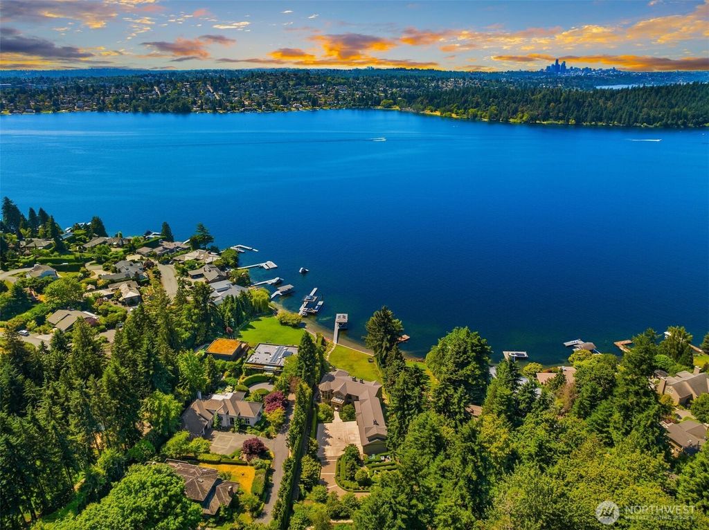 Photo of Mercer Island, WA 98040 (MLS # 2400769)